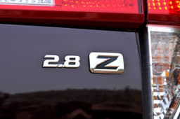 – The 2.8 diesel comes exclusively with the new six-speed automatic, and produces 174hp and 360Nm.