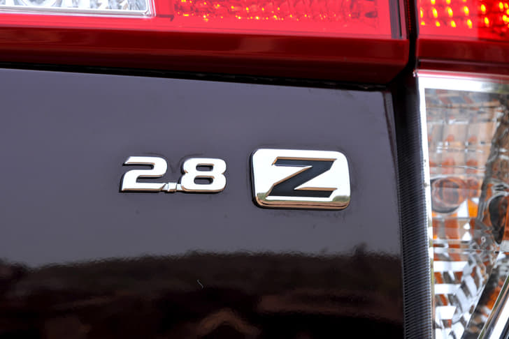 – The 2.8 diesel comes exclusively with the new six-speed automatic, and produces 174hp and 360Nm.