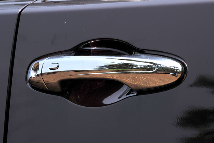 Chunky chrome, pull-type door handles look smart and also feature keyless entry on top-spec.