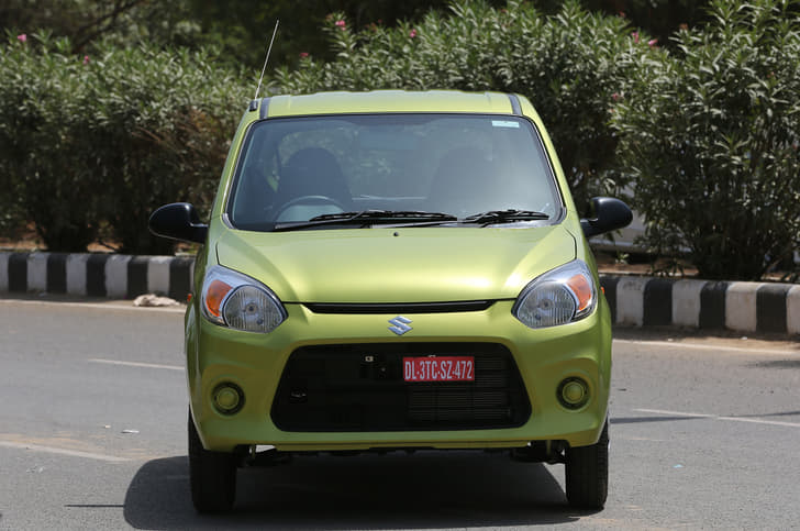 The major change is on the nose. It now gets a new grille, and a redesigned front bumper with  fog lamps housings.