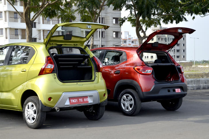 The Redigo’s boot is tricky to load with its high loading lip. The Kwid’s boot on the other hand not only has a lower loading lip but also has a wider opening.