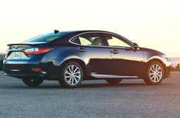 2017 Lexus ES300h image gallery