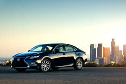 2017 Lexus ES300h image gallery