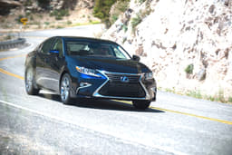 2017 Lexus ES300h image gallery