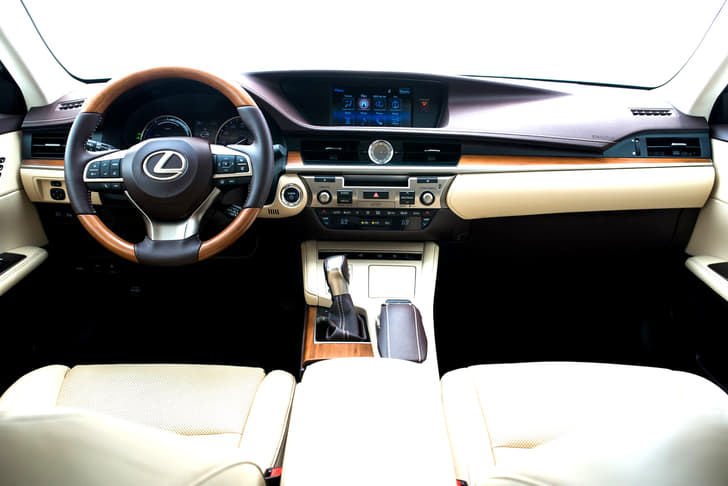 2017 Lexus ES300h image gallery