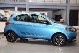 Tata Tiago Aktiv photo gallery
