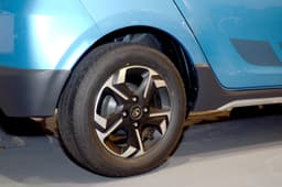 Tata Tiago Aktiv photo gallery