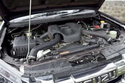 2016 Isuzu D-Max V-Cross photo gallery