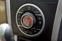 2016 Isuzu D-Max V-Cross photo gallery