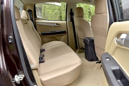 2016 Isuzu D-Max V-Cross photo gallery