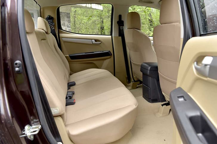 2016 Isuzu D-Max V-Cross photo gallery