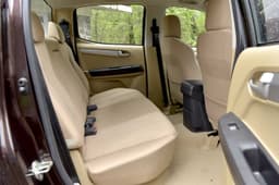 2016 Isuzu D-Max V-Cross photo gallery