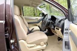 2016 Isuzu D-Max V-Cross photo gallery