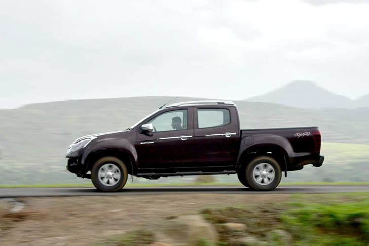 2016 Isuzu D-Max V-Cross photo gallery