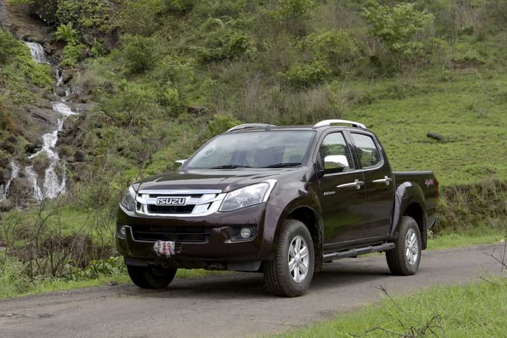 2016 Isuzu D-Max V-Cross photo gallery