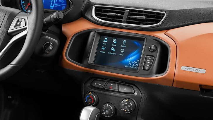 Chevrolet Onix Activ photo gallery
