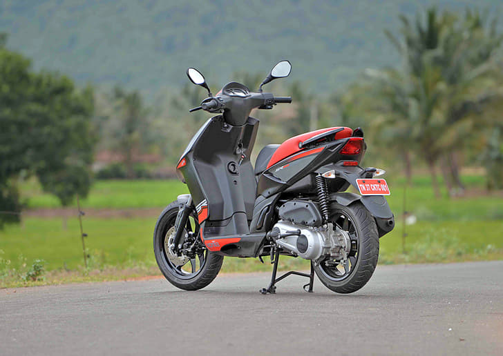Sharp lines for the plastic panels and handsome graphics give the SR150 a racy look. 