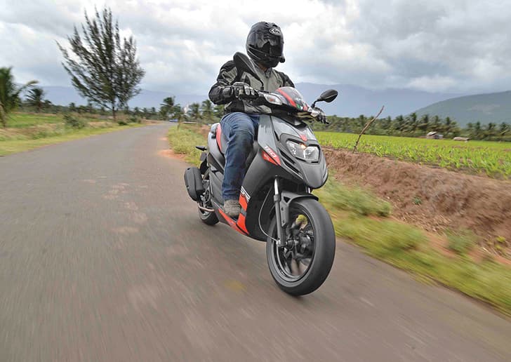 The responsive motor makes the SR150 striking not just to blast around on, but to cut through city traffic as well. 