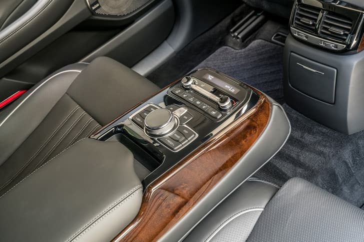 Genesis G90 photo gallery