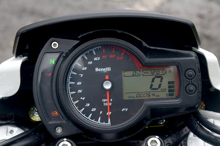 2016 Benelli TNT 600i ABS photo gallery