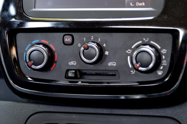 2016 Renault Kwid 1.0 photo gallery