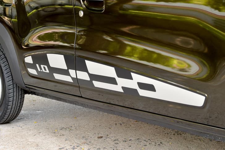 Checkered strips on the lower door panel differentiates it from 799cc sibling.