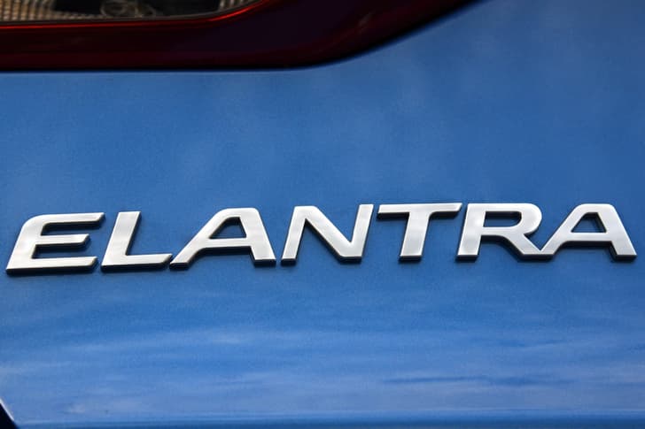 2016 Hyundai Elantra photo gallery