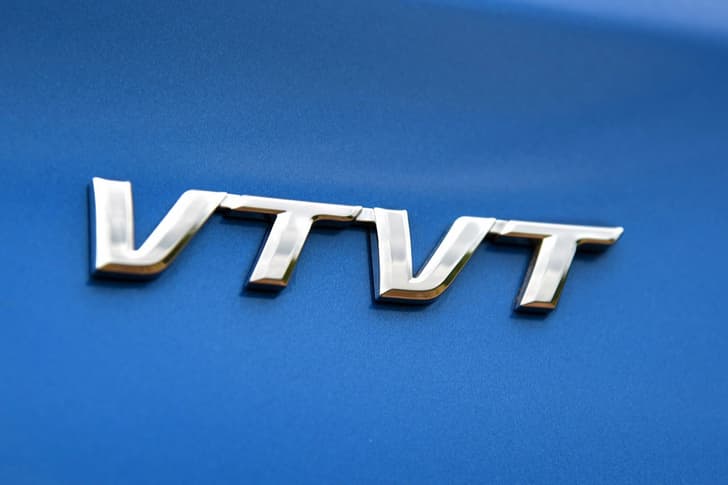 2016 Hyundai Elantra photo gallery