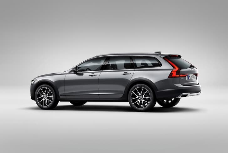 Volvo V90 Cross Country photo gallery