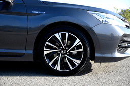 2016 Honda Accord Hybrid image gallery