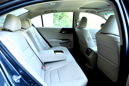 2016 Honda Accord Hybrid image gallery