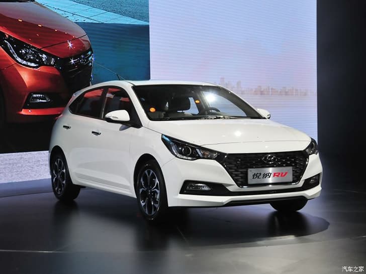 New 2016 Hyundai Verna hatchback image gallery