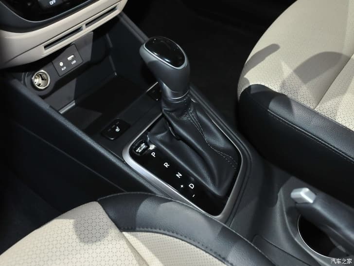 New 2016 Hyundai Verna hatchback image gallery