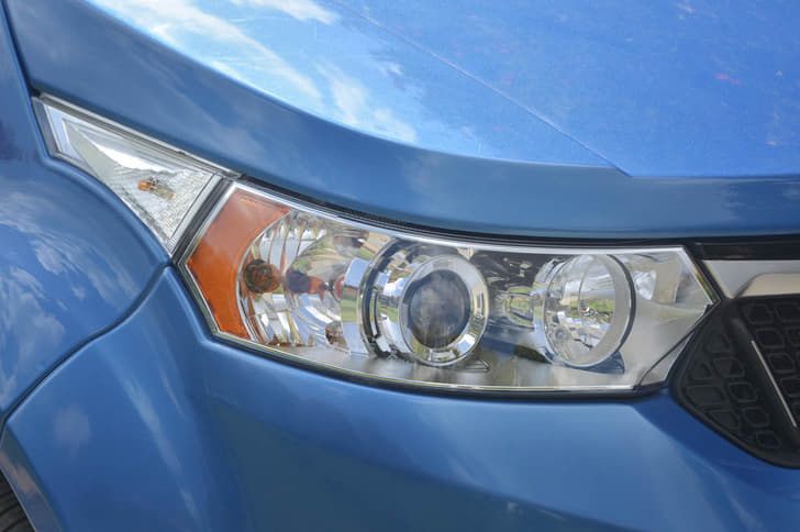 2016 Mahindra e2o Plus image gallery