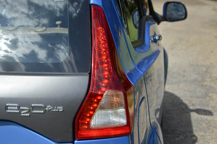 2016 Mahindra e2o Plus image gallery