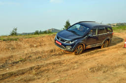 2016 Tata Hexa image gallery