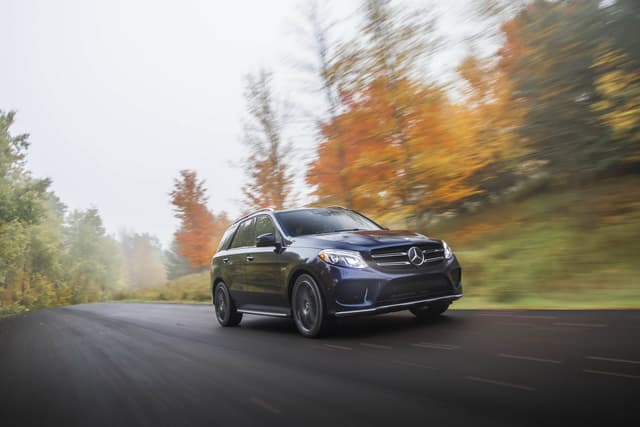 Front Right Three Quarter Image - 16120