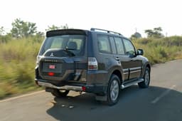 2016 Mitsubishi Montero image gallery