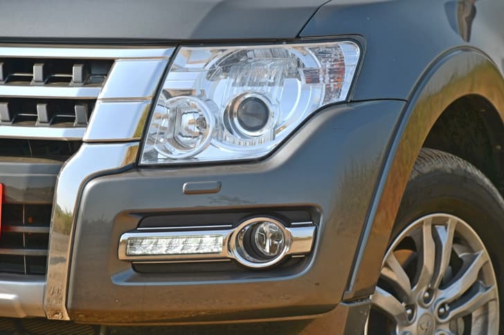 2016 Mitsubishi Montero image gallery