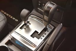 2016 Mitsubishi Montero image gallery