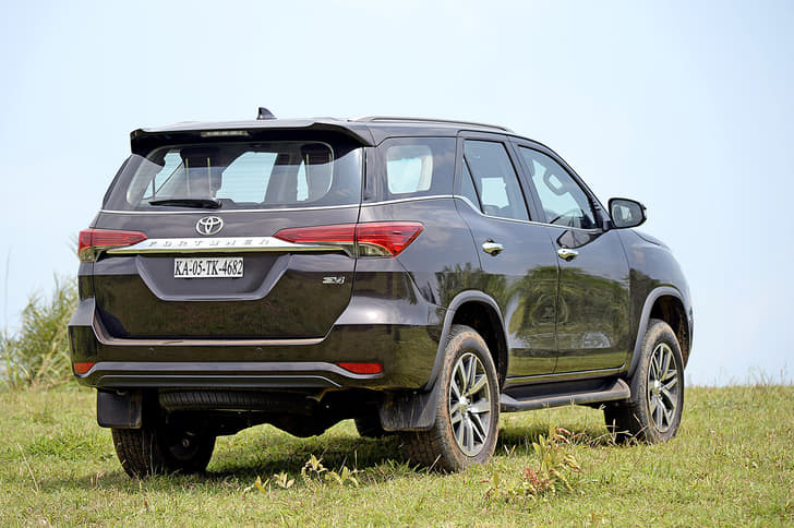 LED tail-lights, oodles of chrome and squared wheel arches housing 18-inch wheels look very attractive.