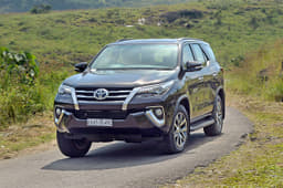 Cornering this tall SUV isn’t as scary as it was in the earlier car. Body roll has reduced too.