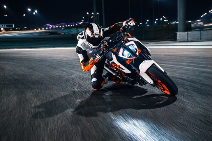 2017 KTM 1290 Super Duke R image gallery