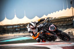 2017 KTM 1290 Super Duke R image gallery