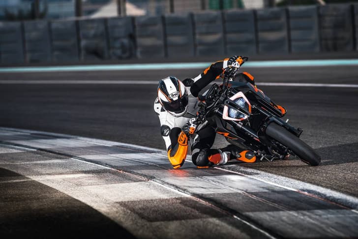 2017 KTM 1290 Super Duke R image gallery