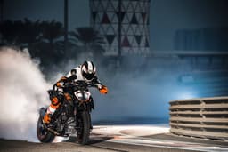 2017 KTM 1290 Super Duke R image gallery