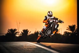 2017 KTM 1290 Super Duke R image gallery