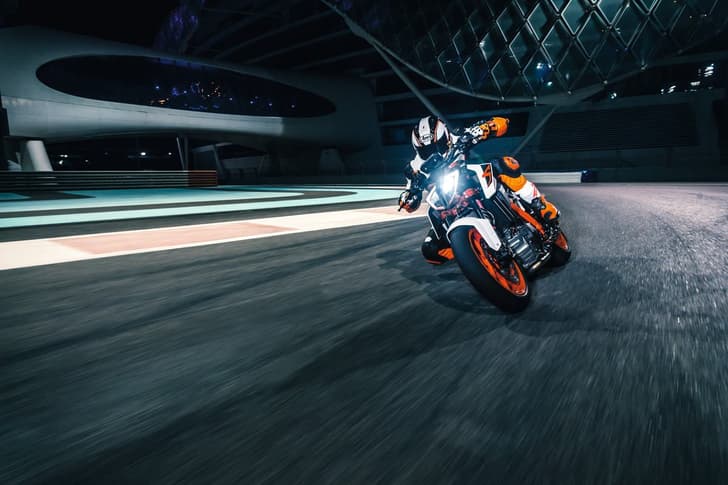 2017 KTM 1290 Super Duke R image gallery