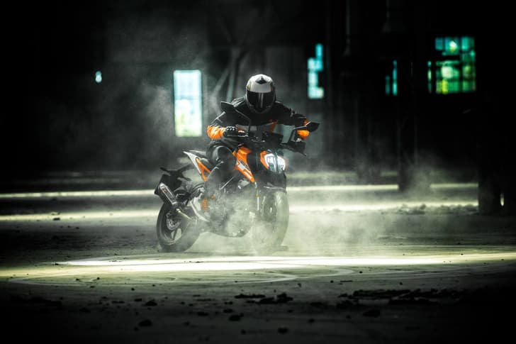 2017 KTM 125 Duke image gallery