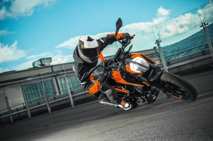 2017 KTM 125 Duke image gallery